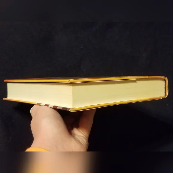 VGUC A Hiss Before Dying Mrs. Murphy mystery hardcover - Picture 2 of 11